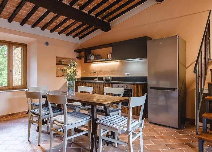 Podere Lo Smiraglio - La Loggetta アパート