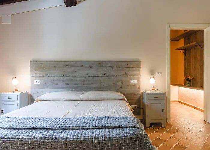 Podere Lo Smiraglio - La Loggetta アパート *