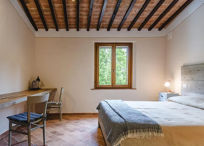 Podere Lo Smiraglio - La Loggetta アパート トレクアンダ