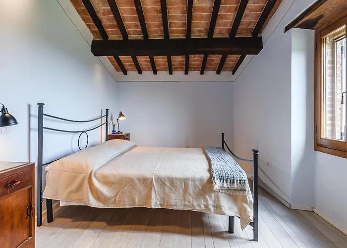 Podere Lo Smiraglio - La Loggetta アパート トレクアンダ